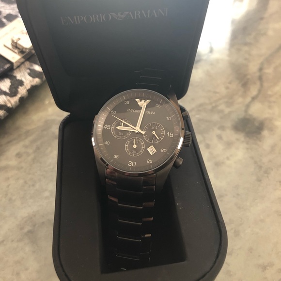 Emporio Armani NWOT Watch. - Picture 2 of 6